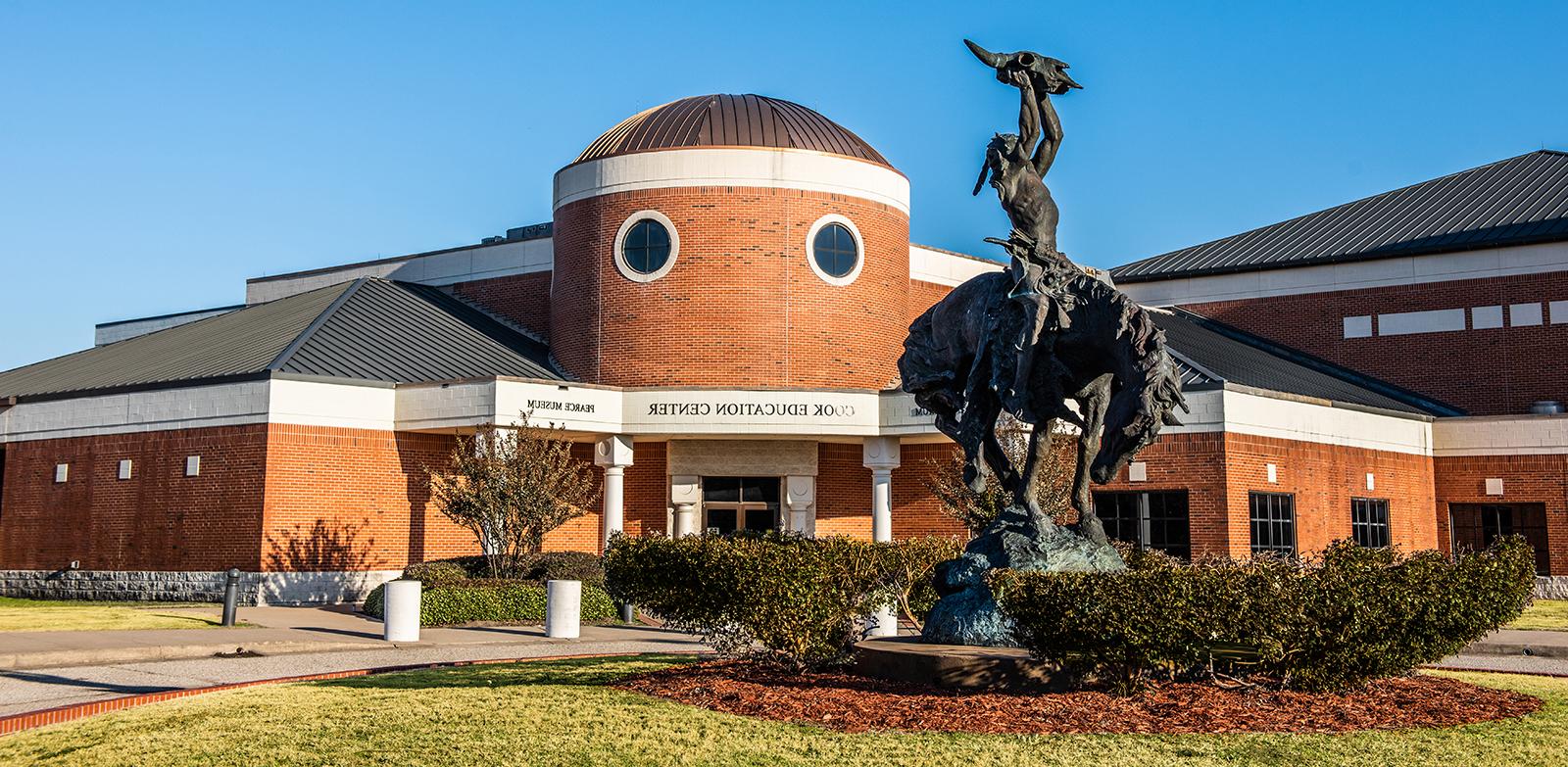 image of the entrance of the Cook Education Center at the Navarro College location.