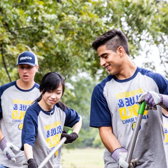 学生 gardening during a community service event.